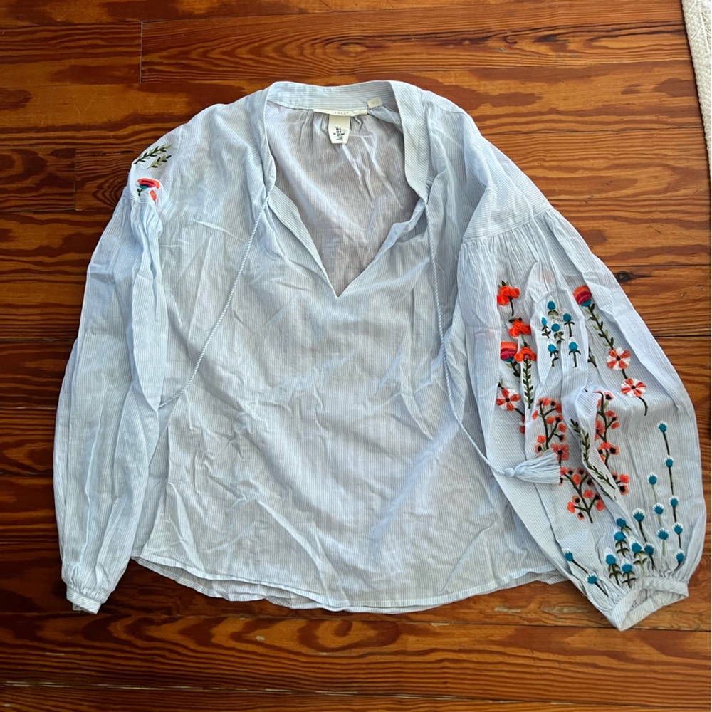 Label of Graded Goods x H&M top